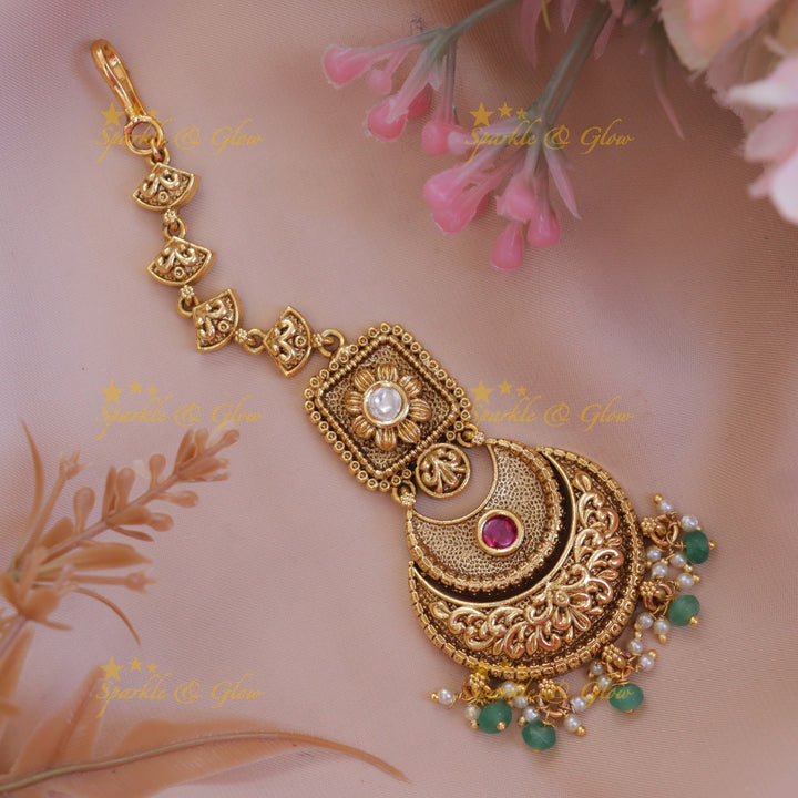 Exquisite Floral Stone Maang Tikka: Wedding Elegance