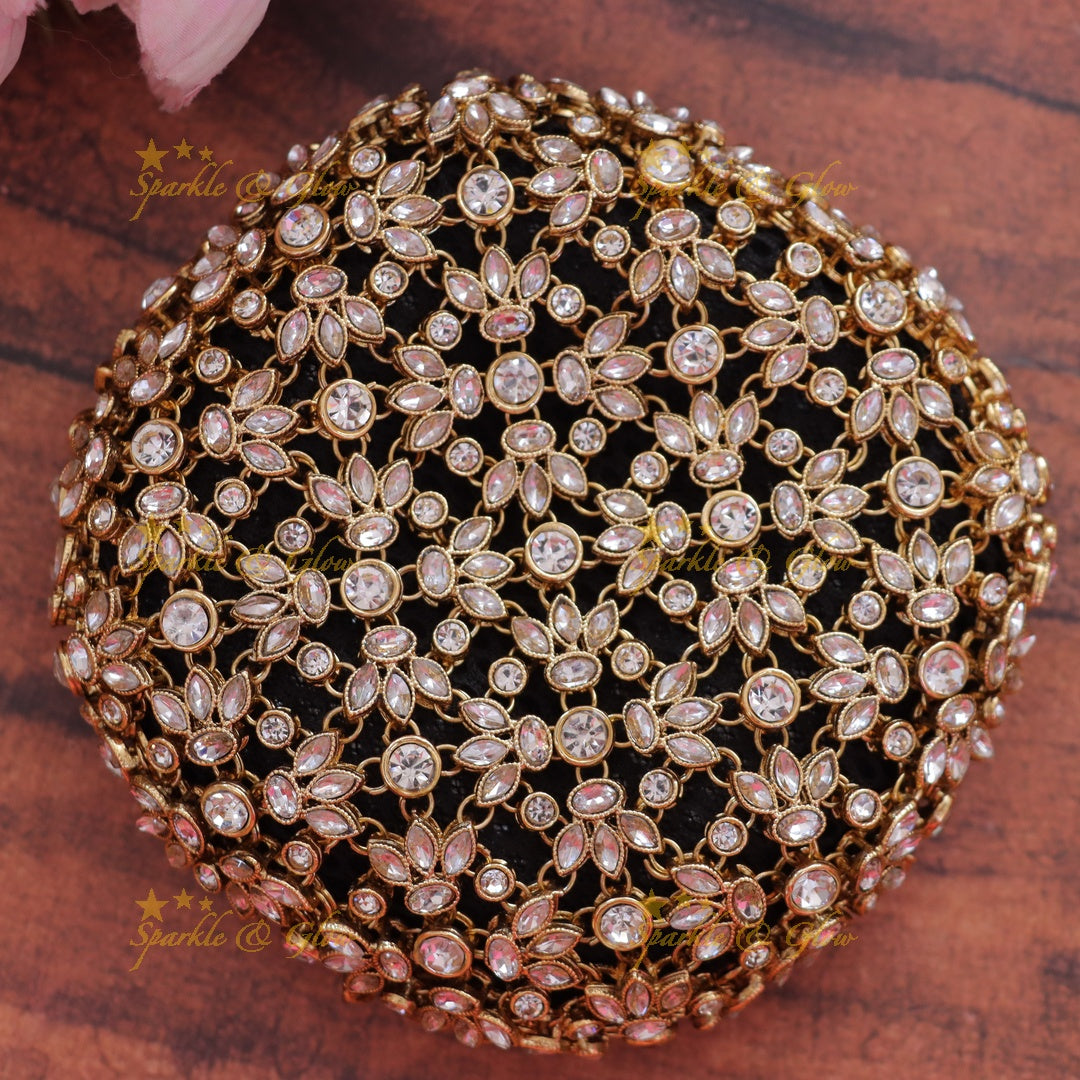 Enchanting Oval Bridal Hair Bun – Exquisite Gold Design