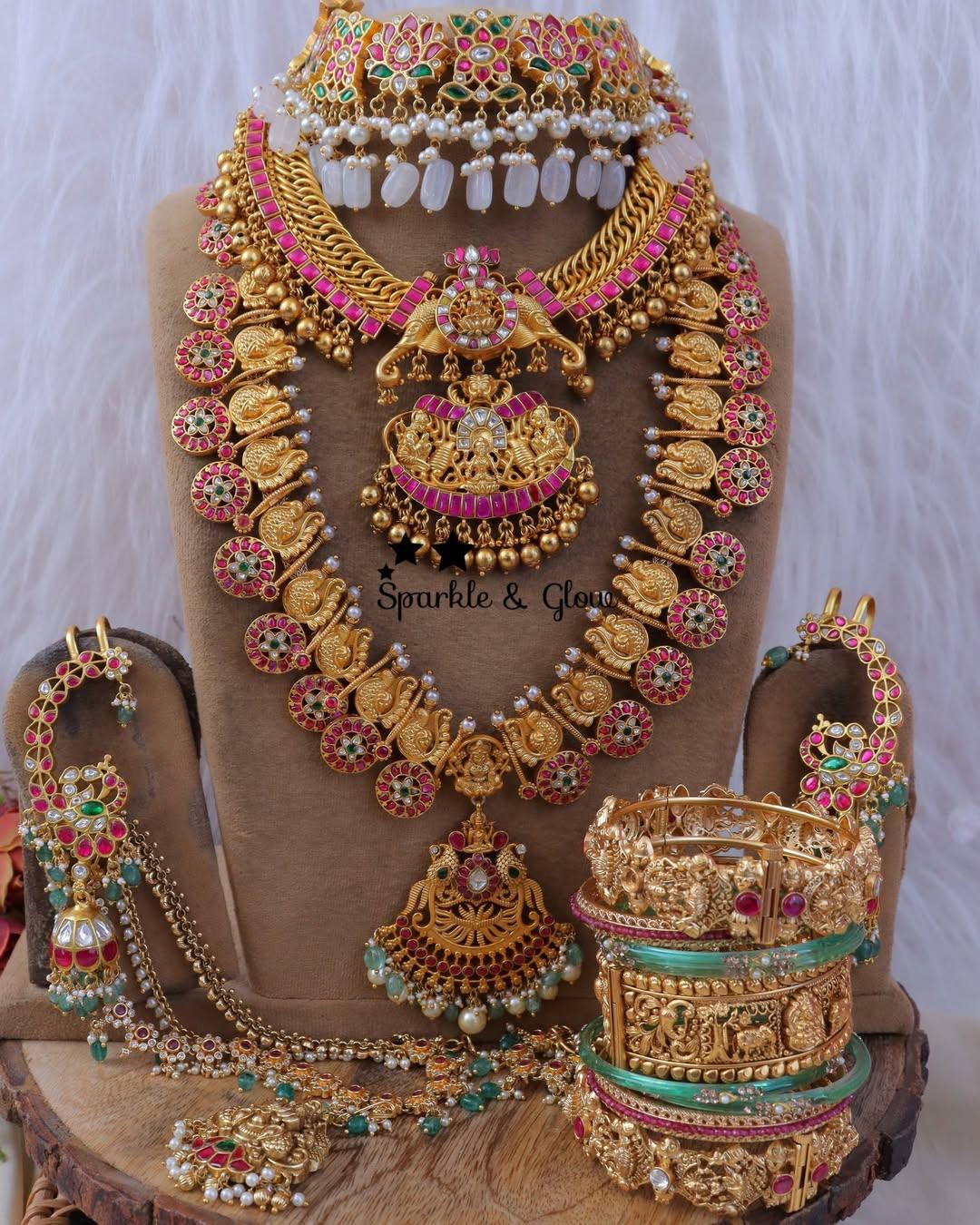 Exquisite Kundan Bridal Set for Timeless Elegance