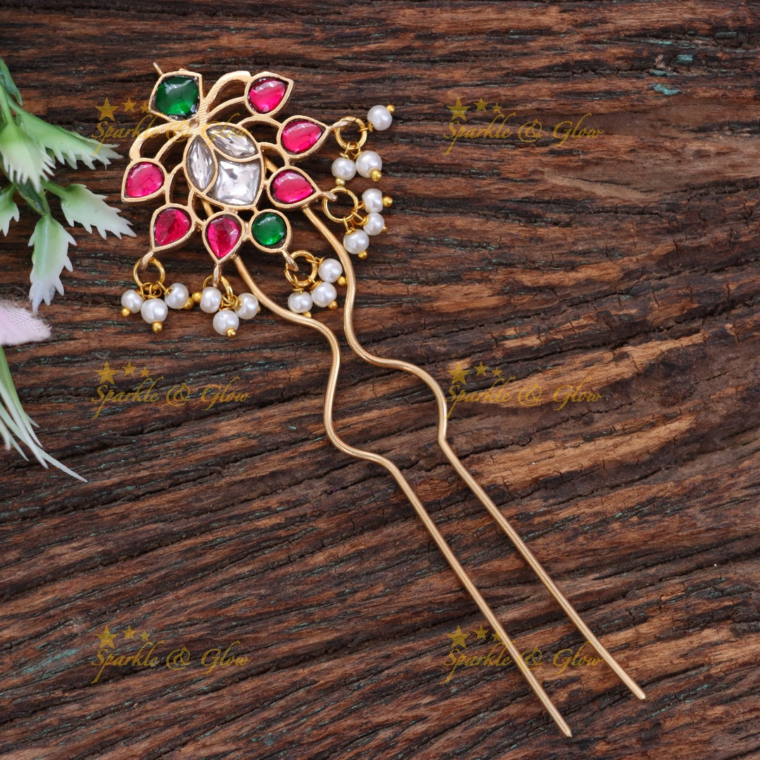 Gold-Inspired Festive Hairpin for Elegant Appeal