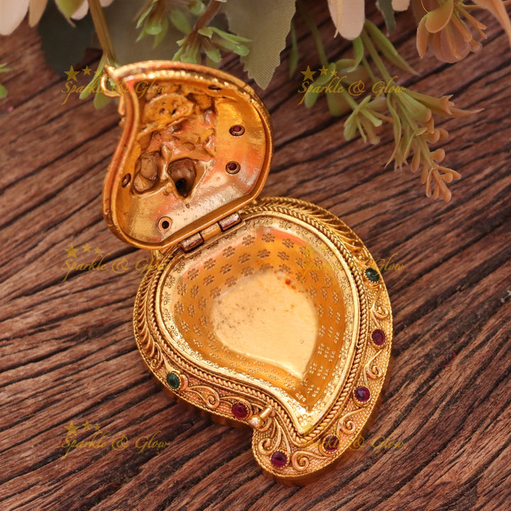 Exquisite Gold-Alike Kumkum Box for Ceremonies