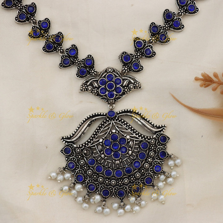 Exquisite Blue Floral Necklace for Celebrations