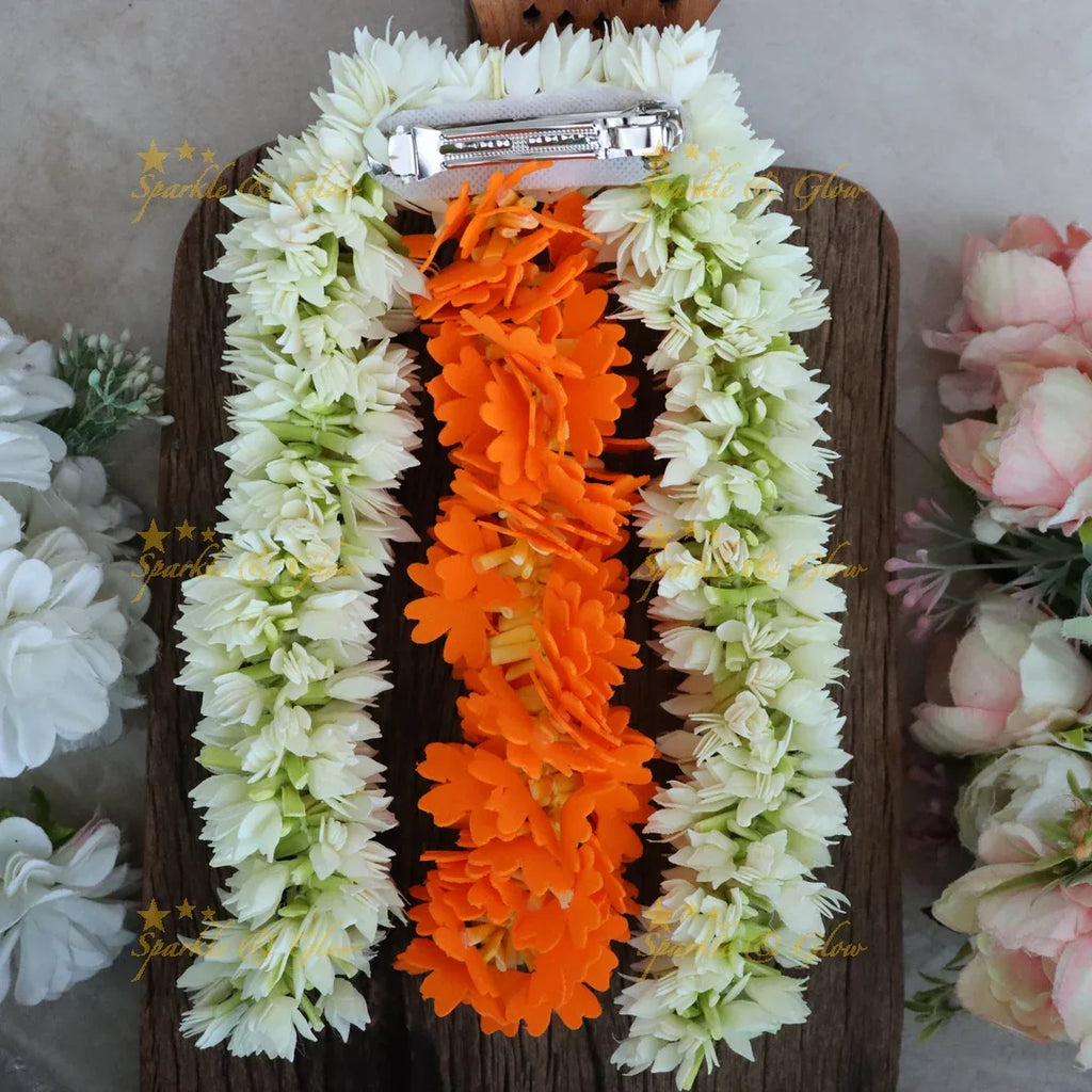 Traditional pichi with Kanakambara three strings Floral Hair Clip