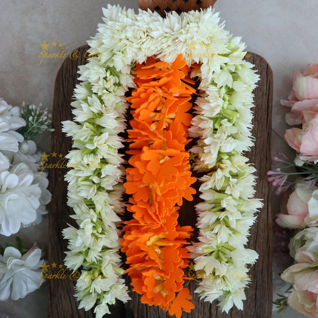 Traditional pichi with Kanakambara three strings Floral Hair Clip