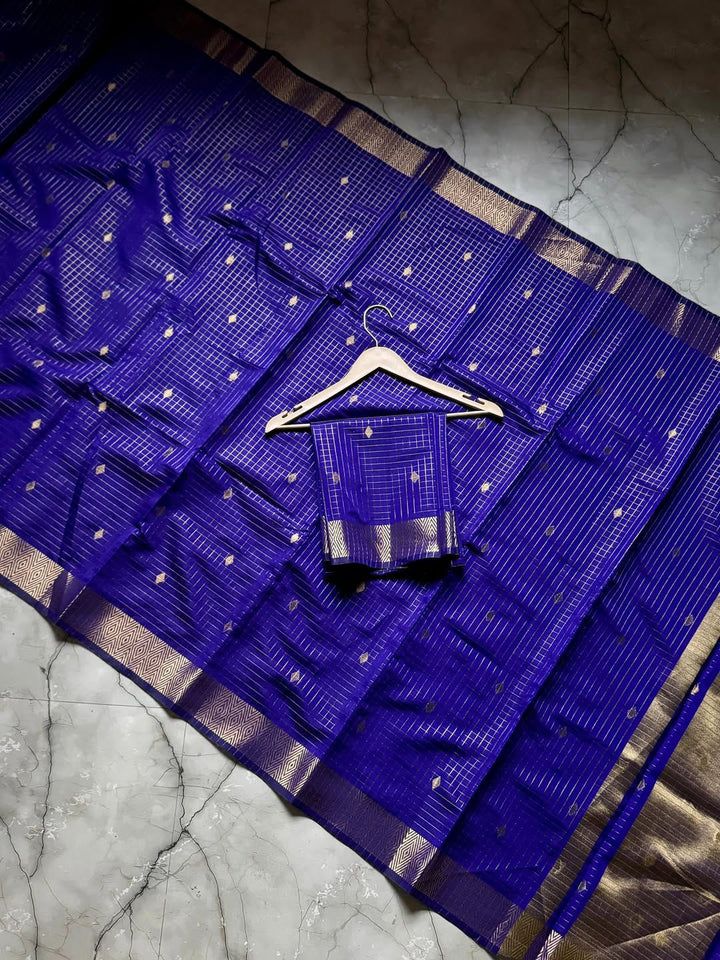 Exquisite Banarasi Saree with Intricate Gold Zari