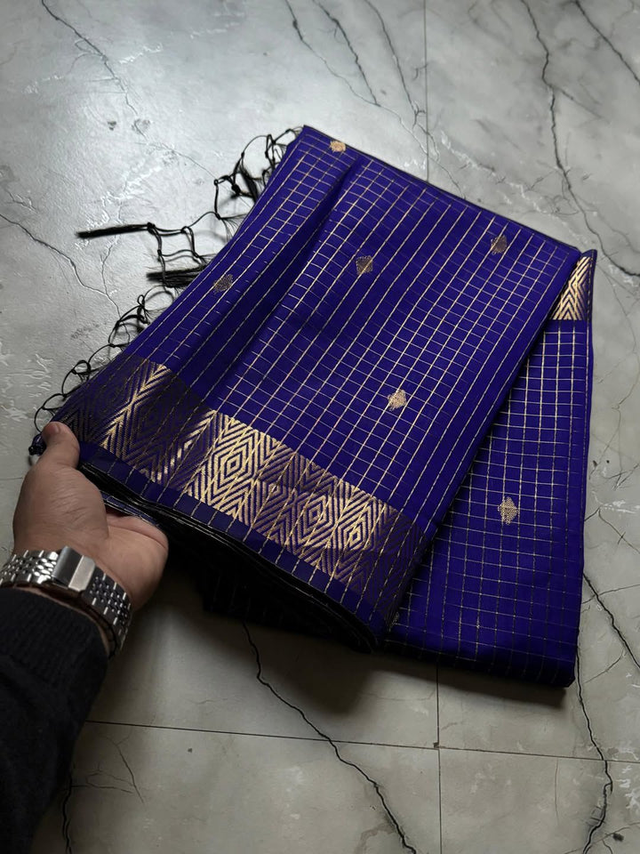 Exquisite Banarasi Saree with Intricate Gold Zari