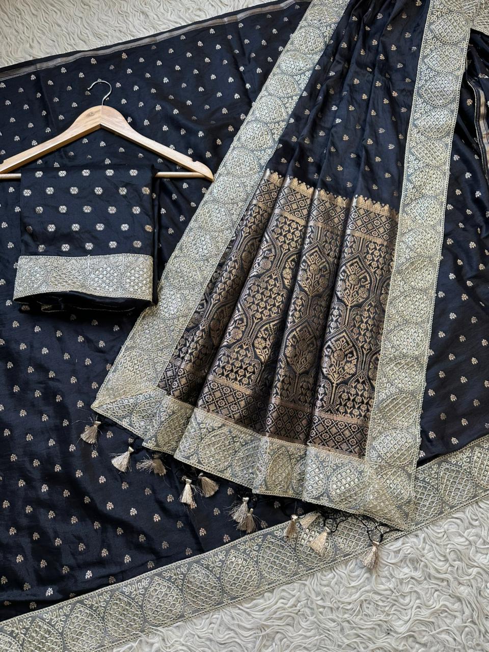 Luxurious Banarasi Silk Saree Set for Festive Glamour