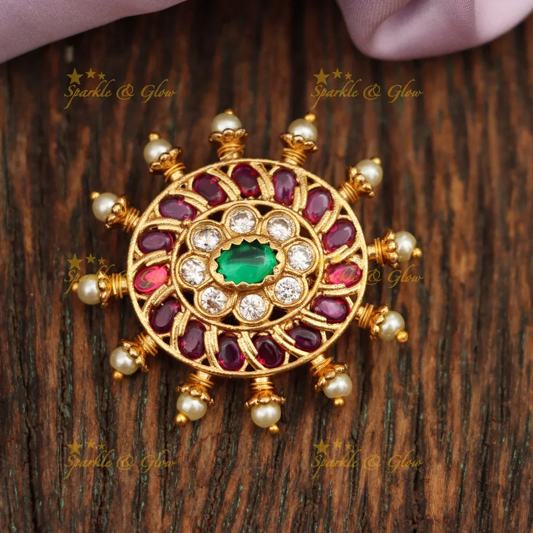Elegant Floral Gold Saree Pin for Festive Elegance