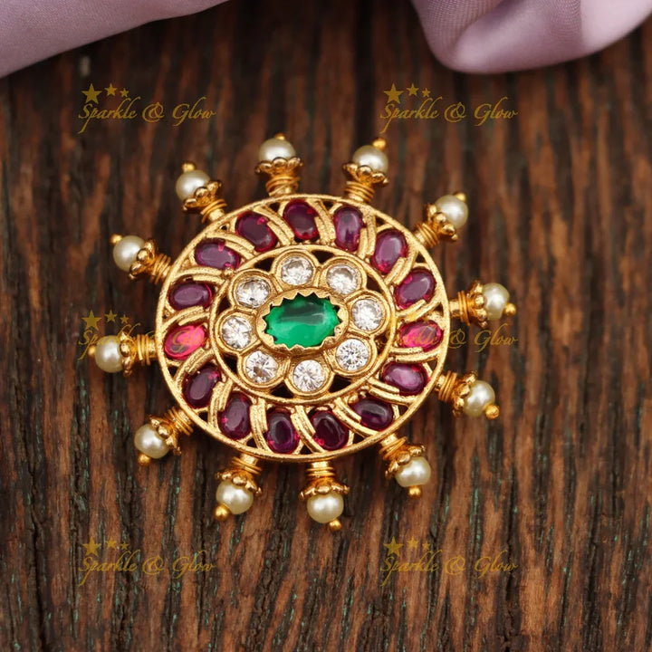 Elegant Floral Gold Saree Pin for Festive Elegance