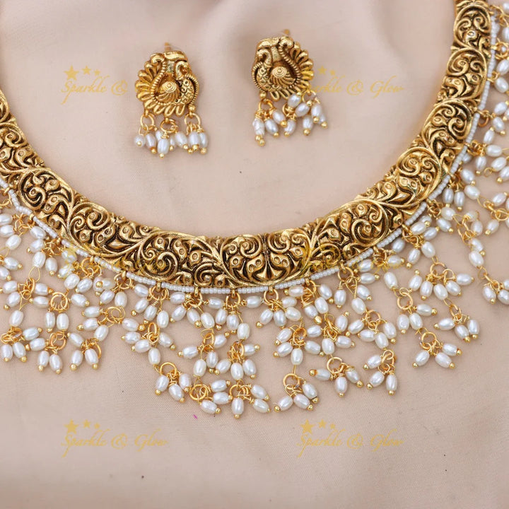 Exquisite Gold & Pearl Necklace for Festive Glam