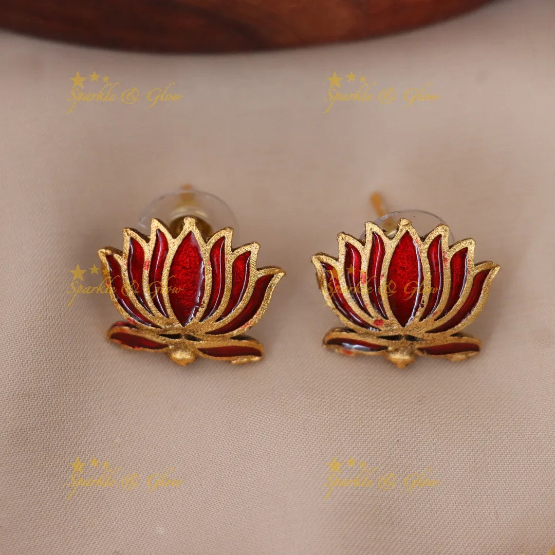 Exquisite Lotus and Crescent Necklace for Celebrations