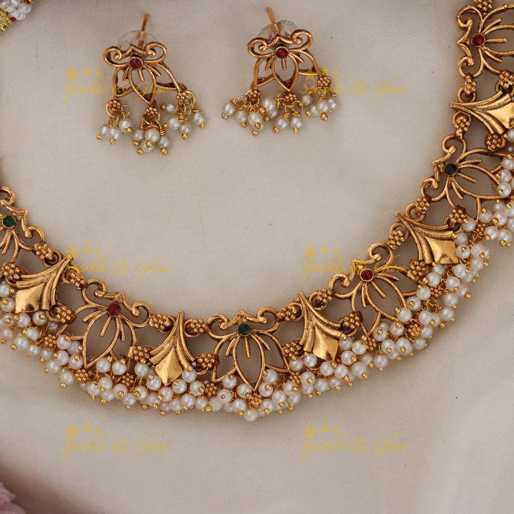 Exquisite Gold Pearl Necklace - Festive Elegance