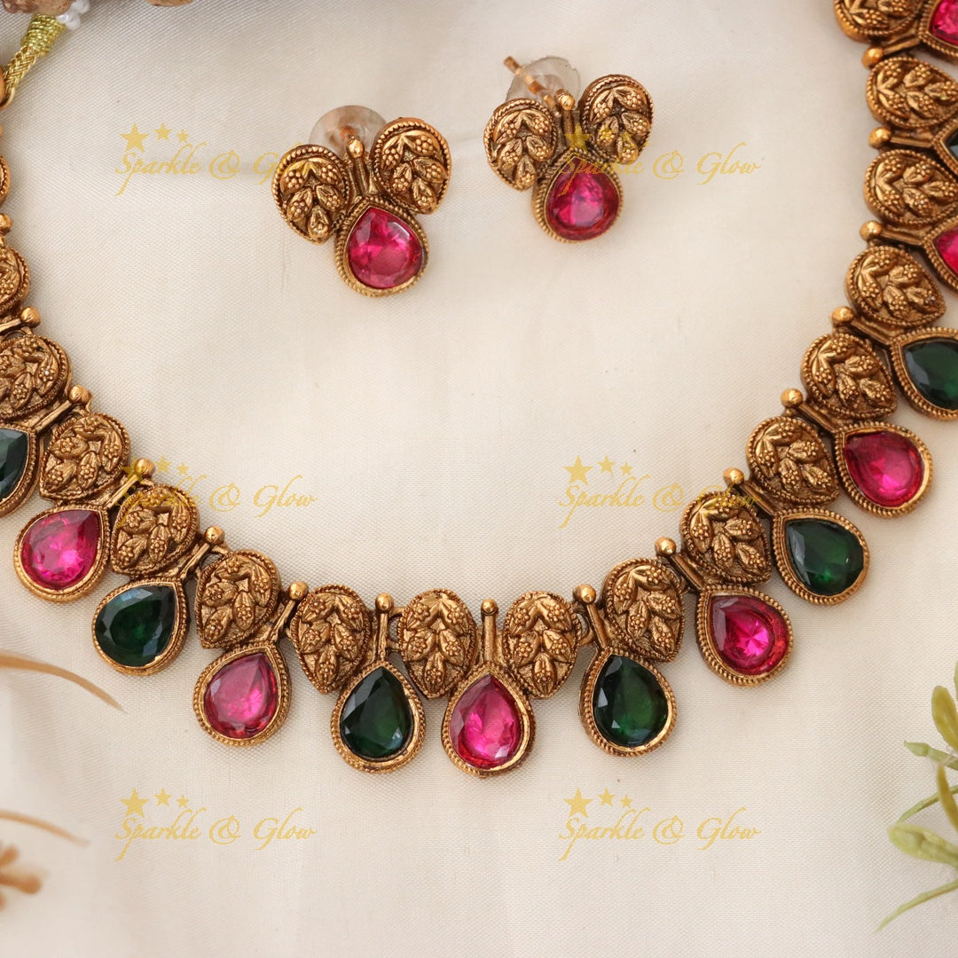 Exquisite Festive Gold Tone Necklace - Sparkle & Glow