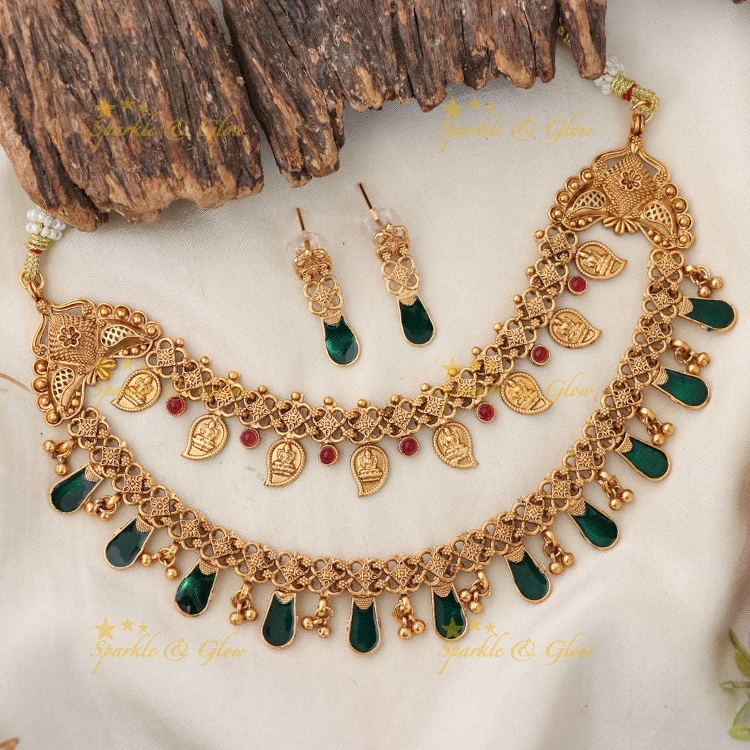 Exquisite Gold Necklace with Green Gems for Festivities