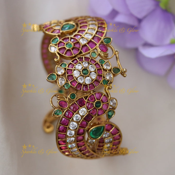 Exquisite Gold-Plated Festive Bangle - Sparkle & Glow