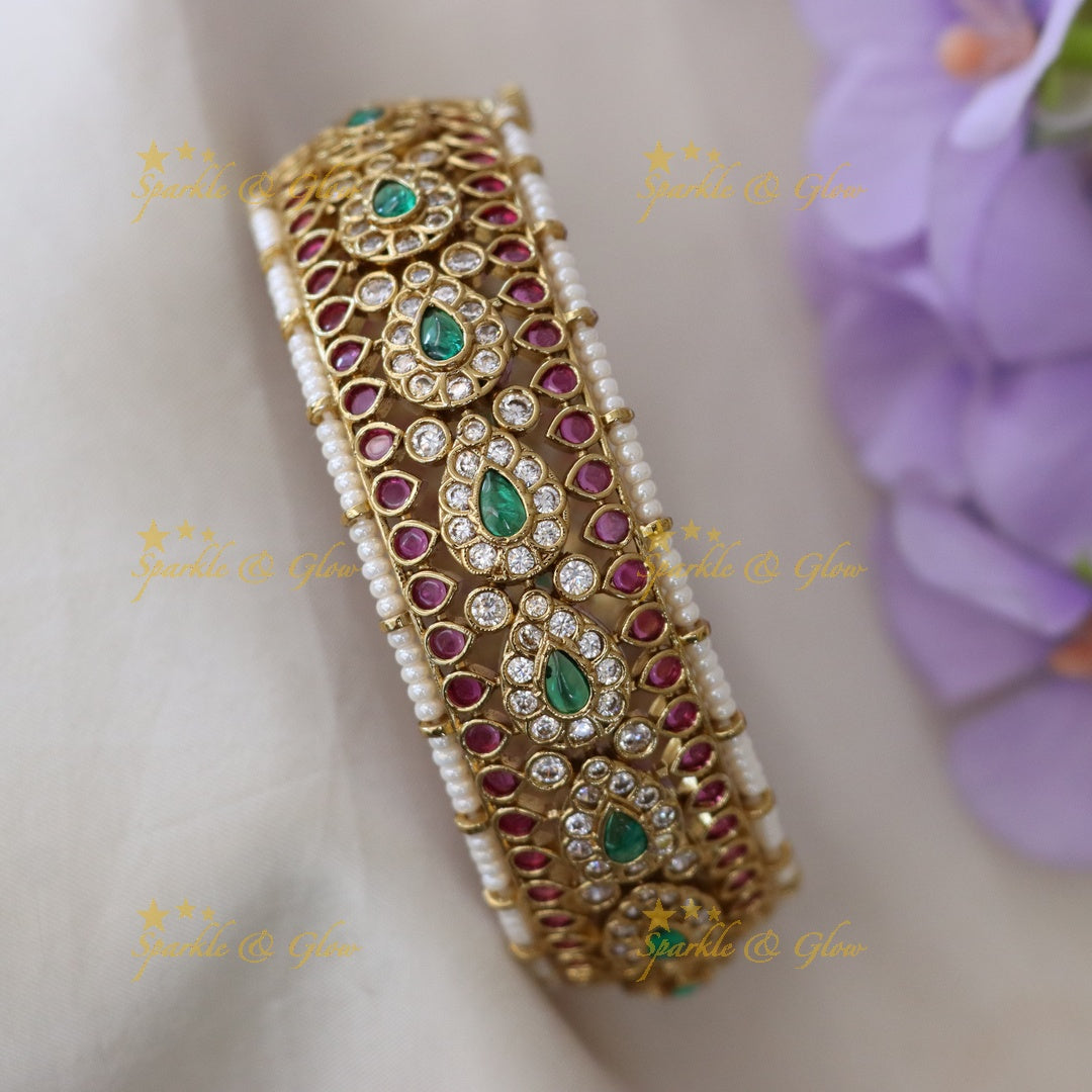 Elegant Gold Kundan Bangle - Perfect for Celebrations