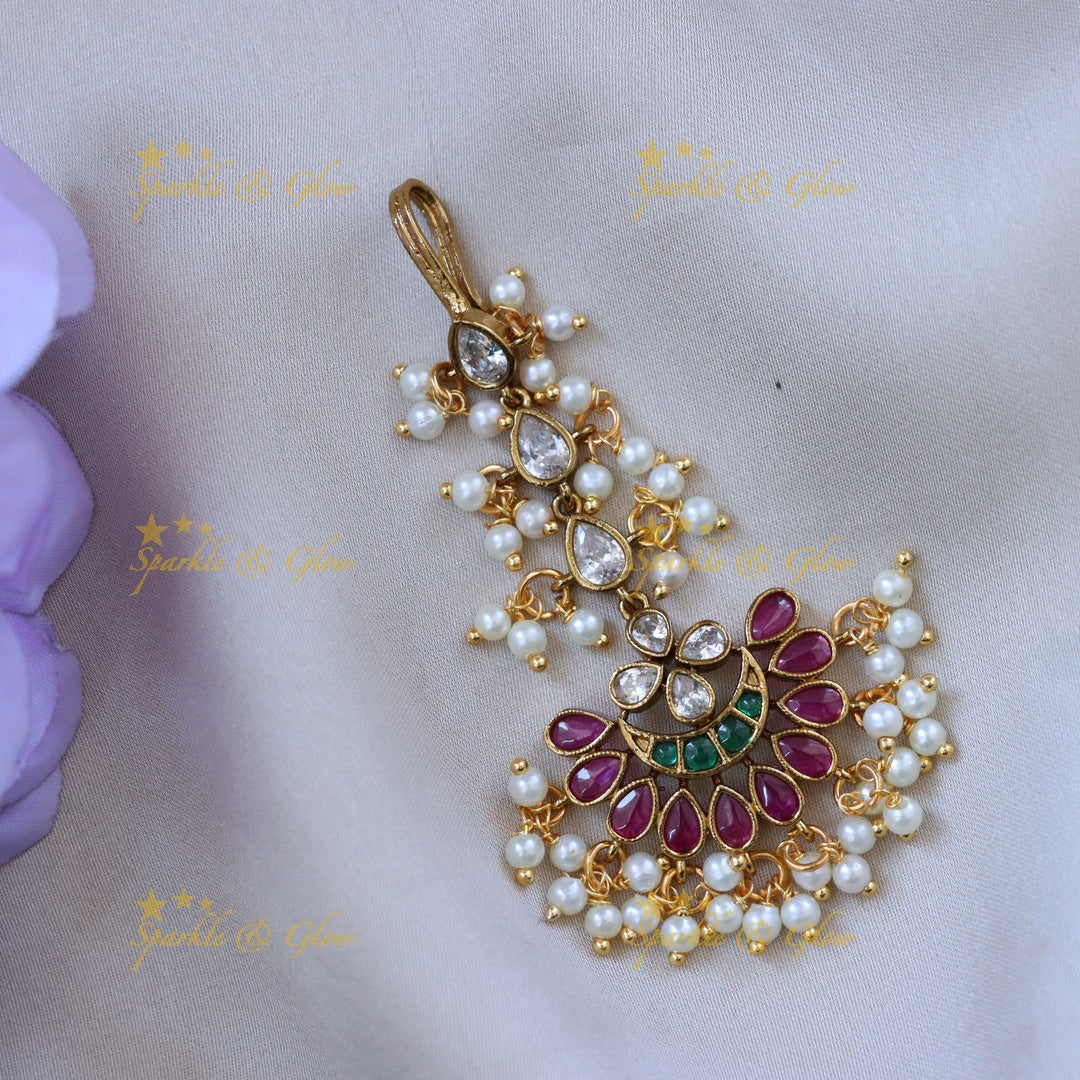 Elegant Gold Maang Tikka with Pearls and Gemstones
