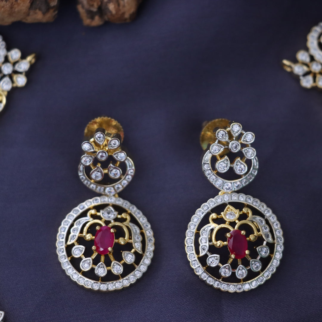 Elegant  Short Necklace for Festive Occasion