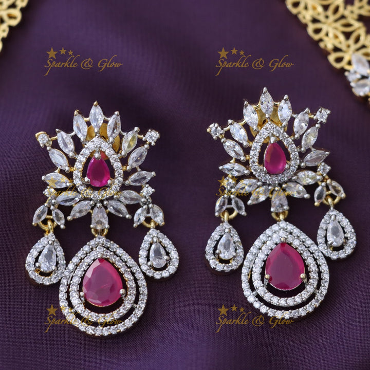 Exquisite Gold Necklace with Green Stones - Perfect for Festivals