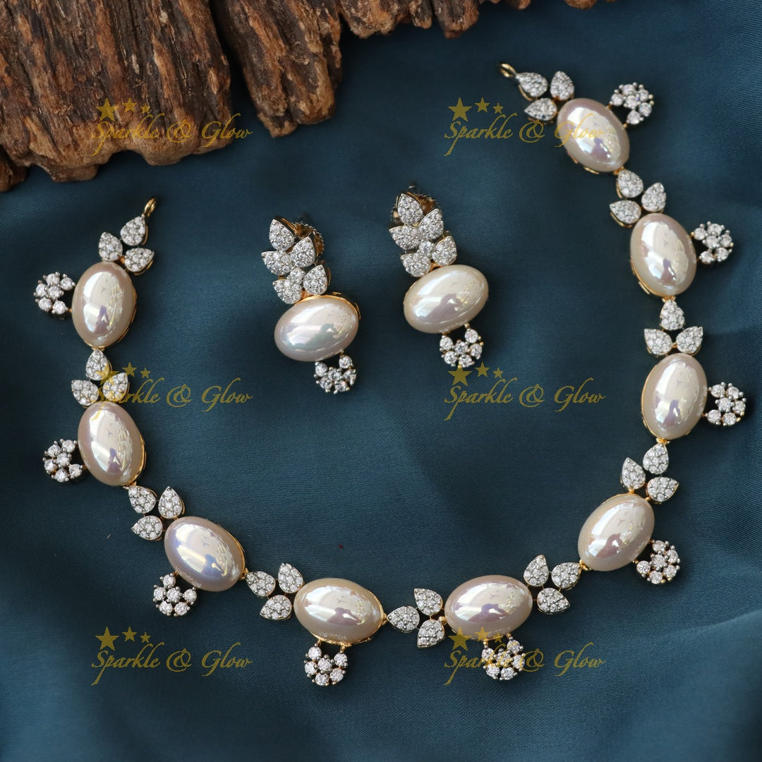 Gold-Toned Necklace & Earrings Set - Festive Elegance