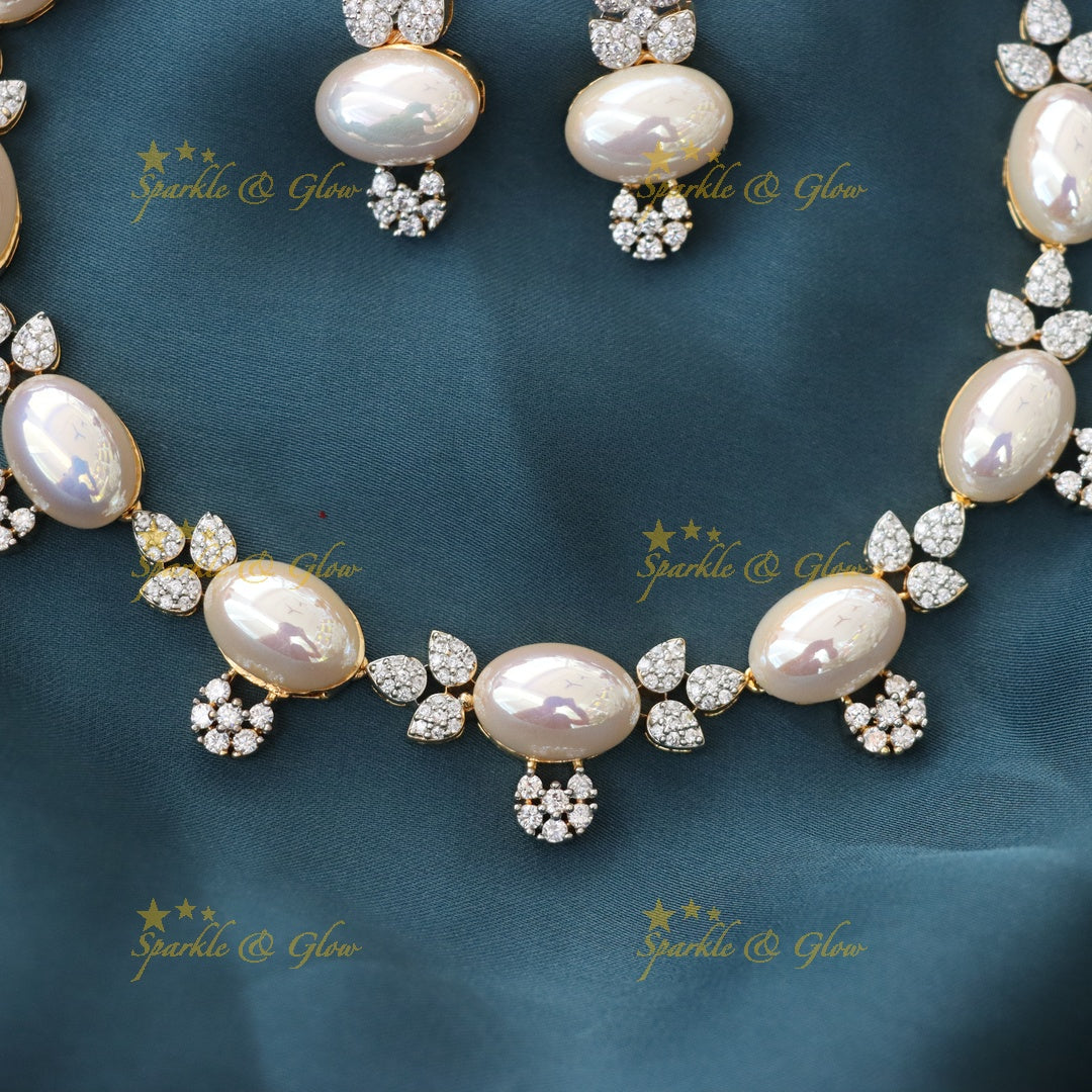 Gold-Toned Necklace & Earrings Set - Festive Elegance