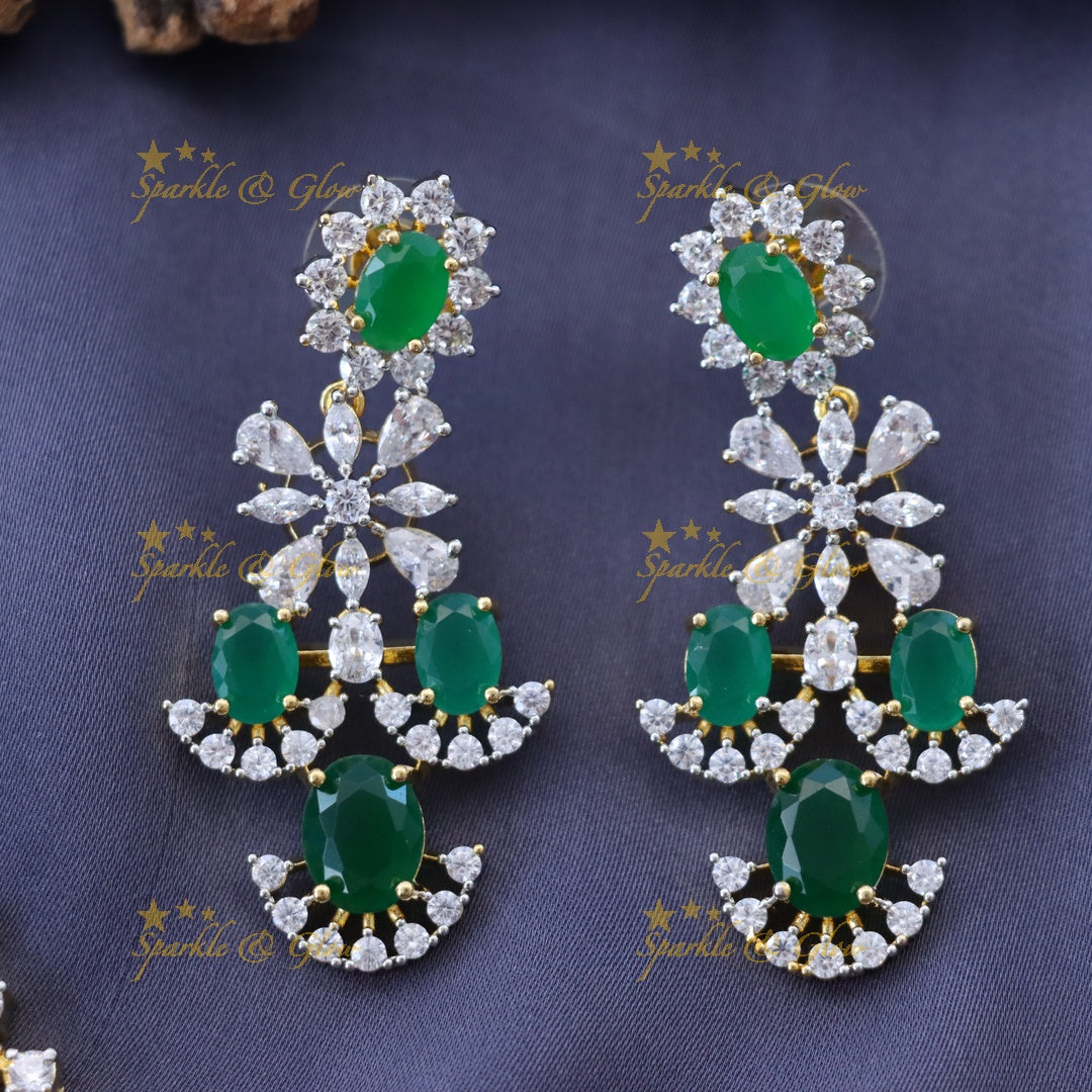 Enchanting Green & Gold Necklace for Festive Glamour