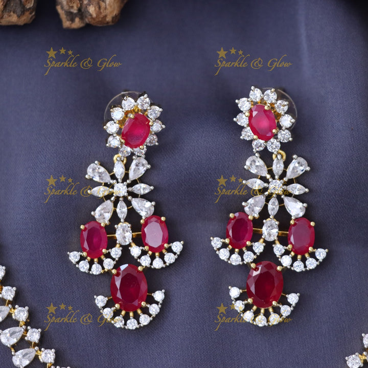 Enchanting Green & Gold Necklace for Festive Glamour