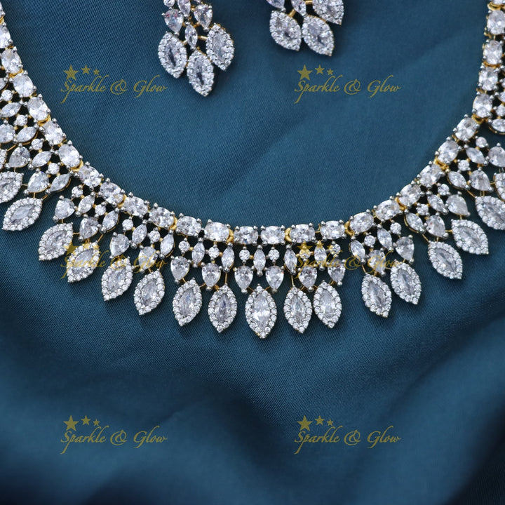 Glamorous Kundan Necklace for Weddings - Sparkle & Glow