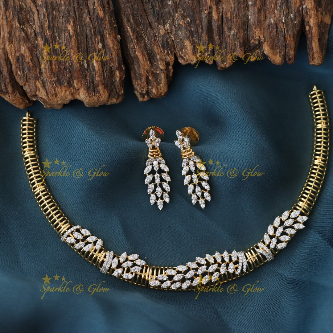 Exquisite Gold Short Necklace Set with Dazzling Earrings
