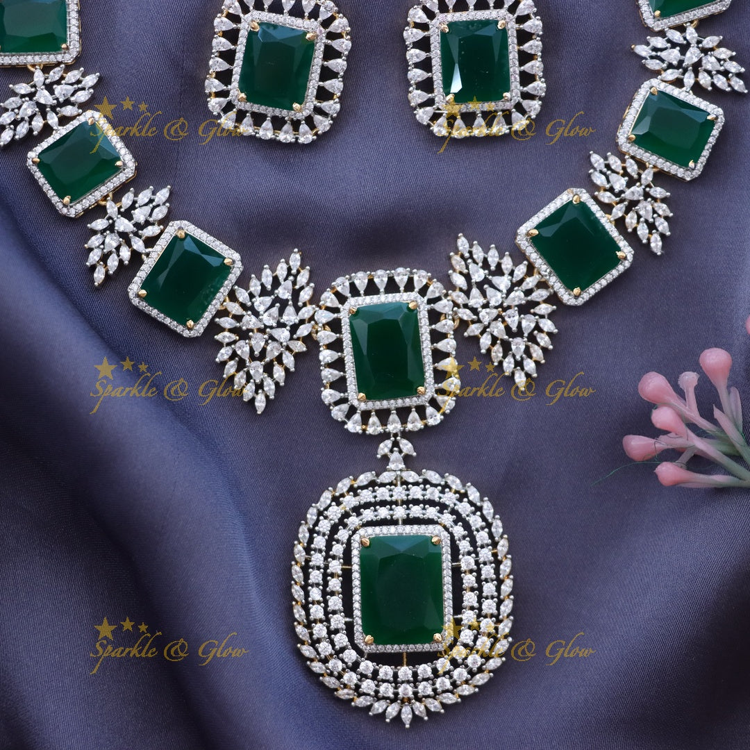 Elegant Gold-Toned Necklace for Wedding Glamour