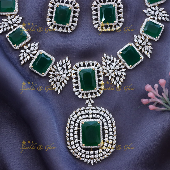 Elegant Gold-Toned Necklace for Wedding Glamour