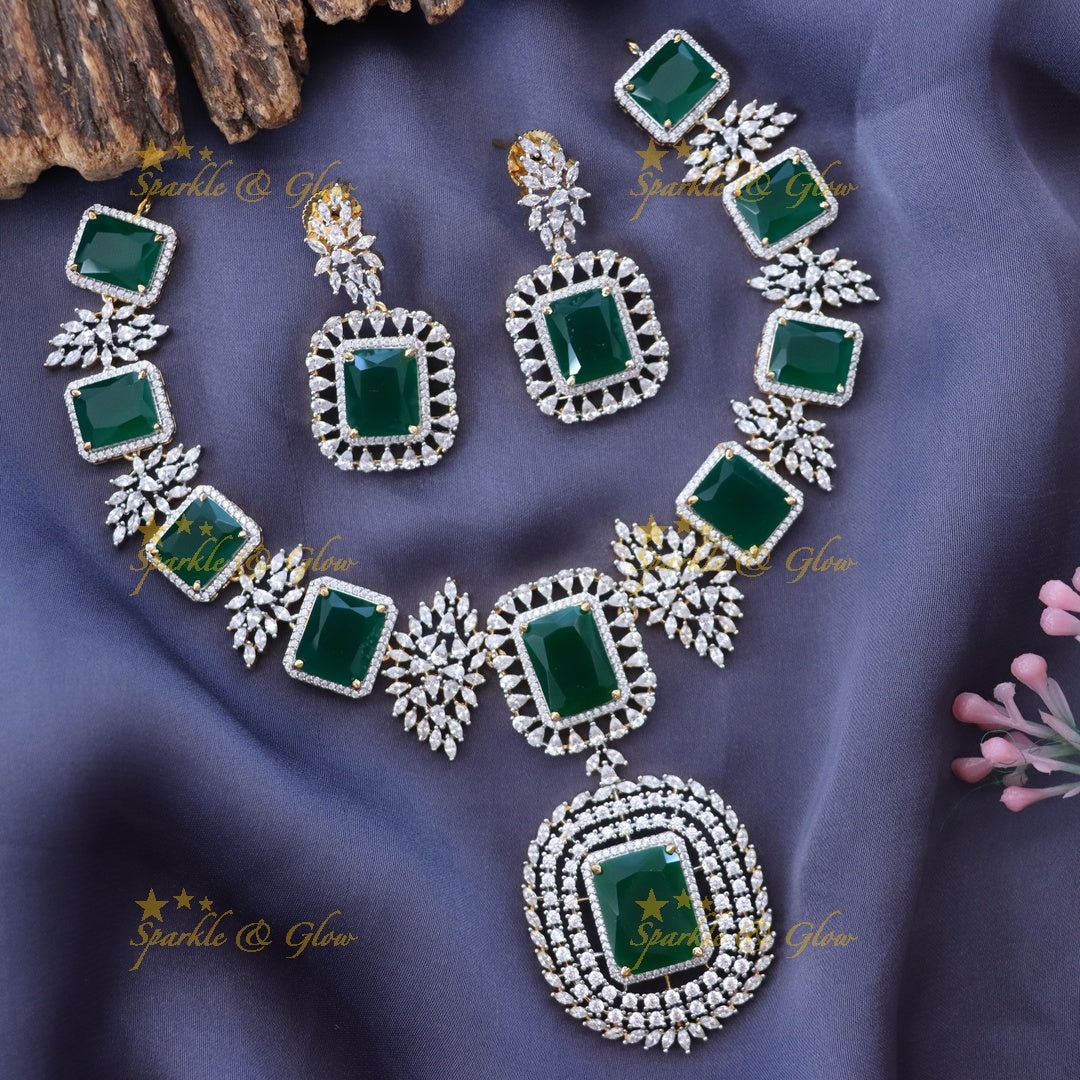 Elegant Gold-Toned Necklace for Wedding Glamour