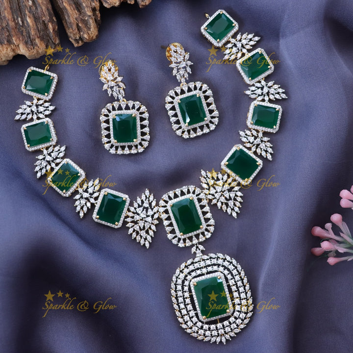 Elegant Gold-Toned Necklace for Wedding Glamour