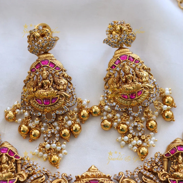 Exquisite Gold-Toned Short Necklace - Temple Jewelry Collection
