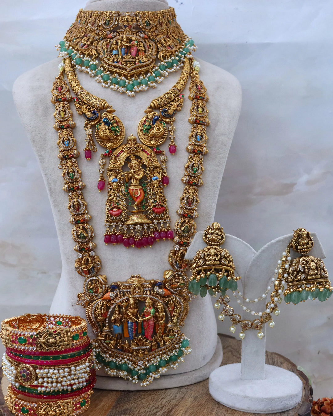 Elegant Bridal Temple Jewelry Set for Ethnic Glamour