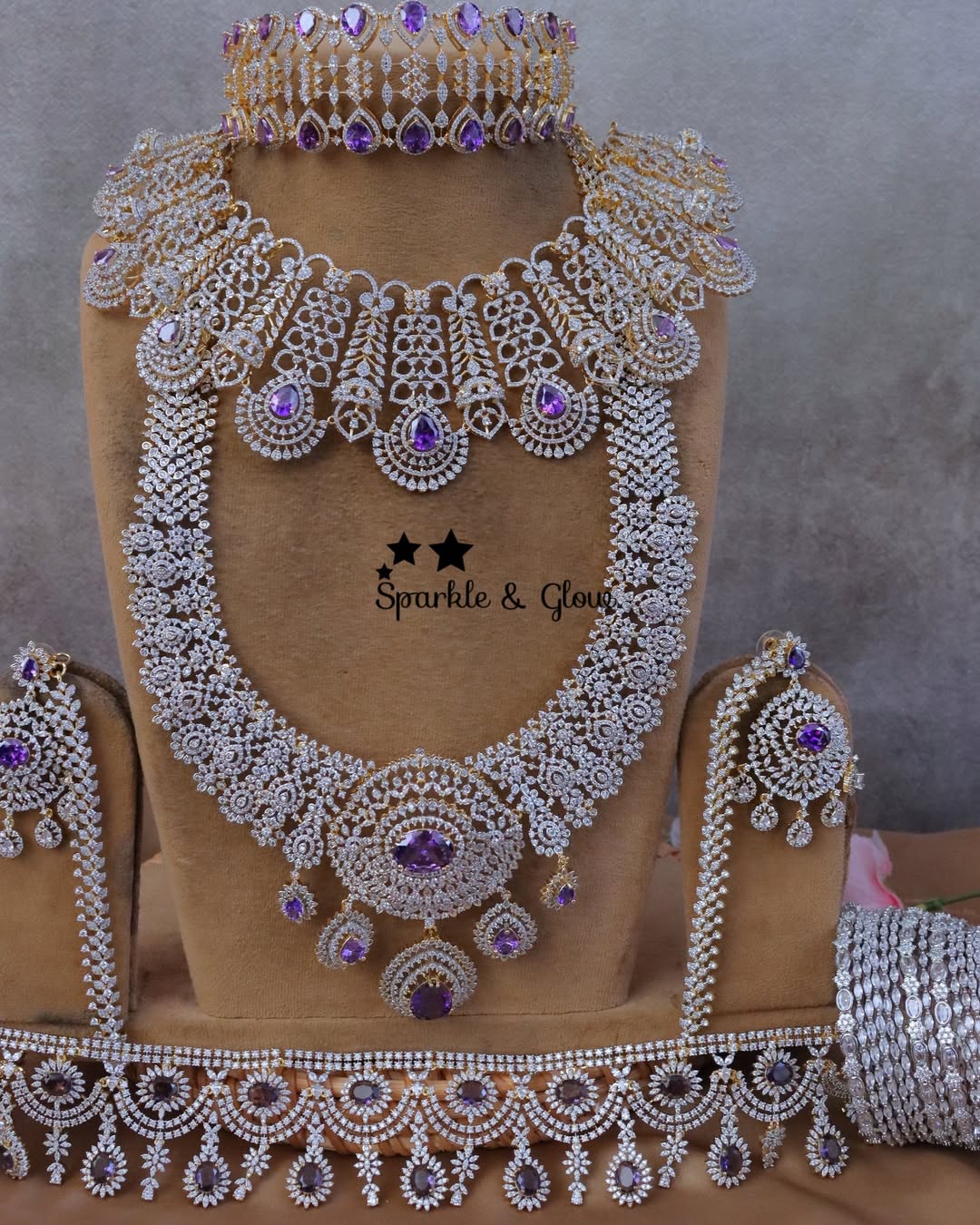 Luxurious Bridal Jewellery Set with Exquisite Stones