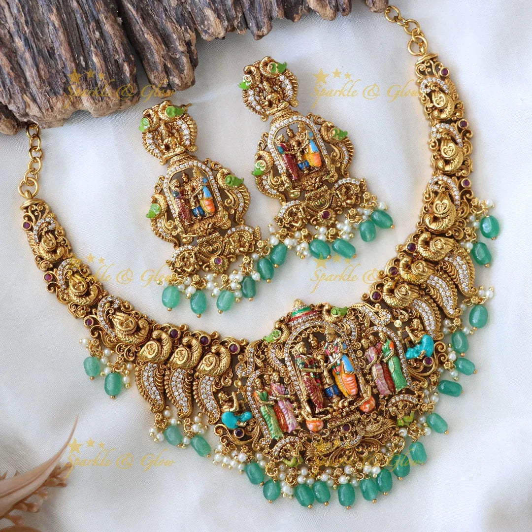 Exquisite Peacock Idol Necklace - Gold Splendor