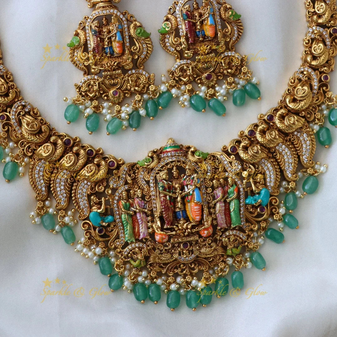 Exquisite Peacock Idol Necklace - Gold Splendor