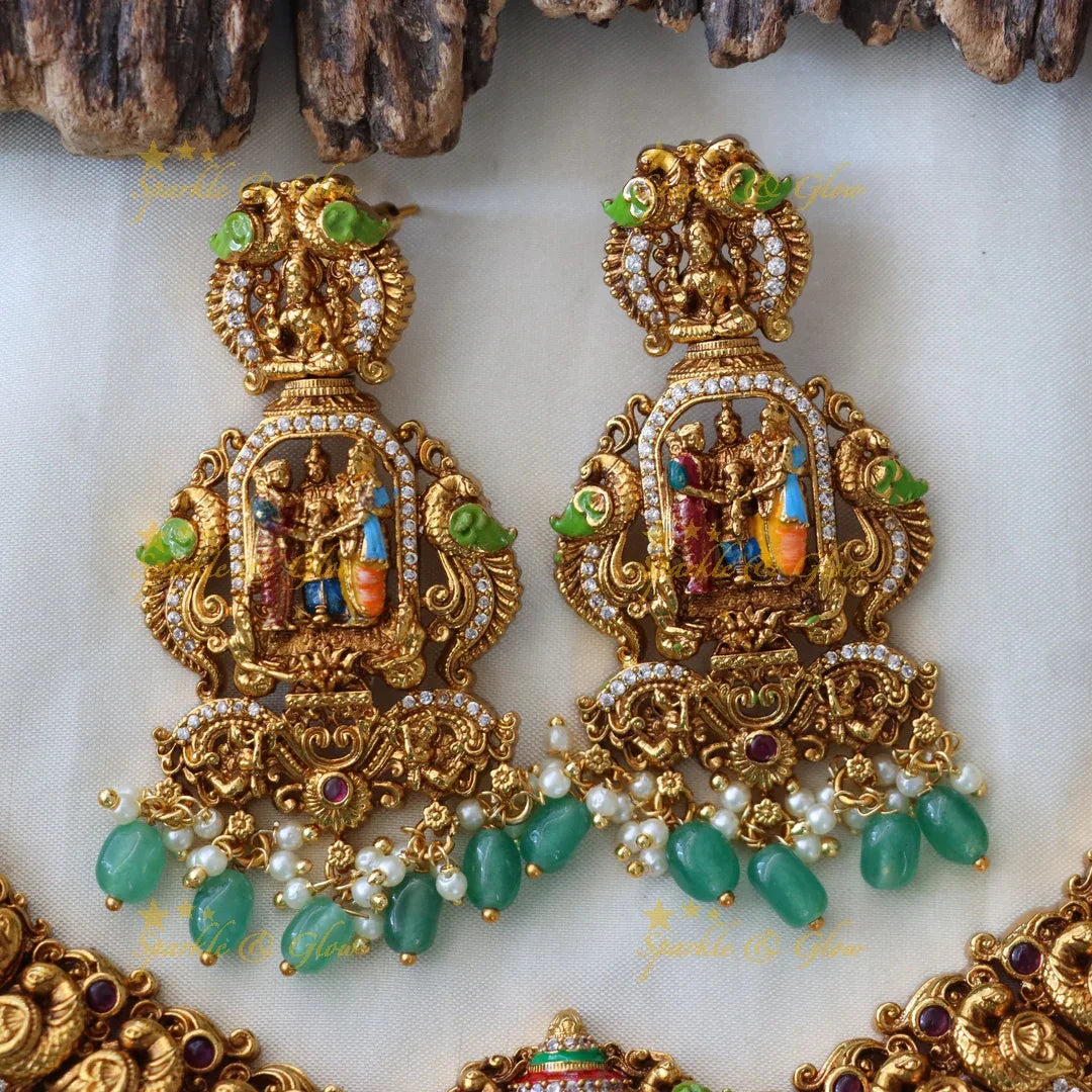 Exquisite Peacock Idol Necklace - Gold Splendor