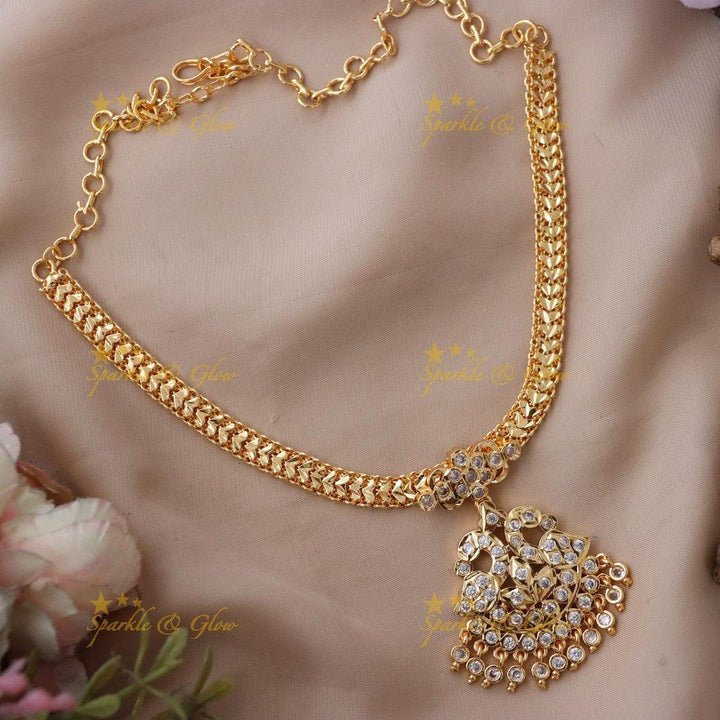 Exquisite Peacock Choker Necklace for Festive Glamour