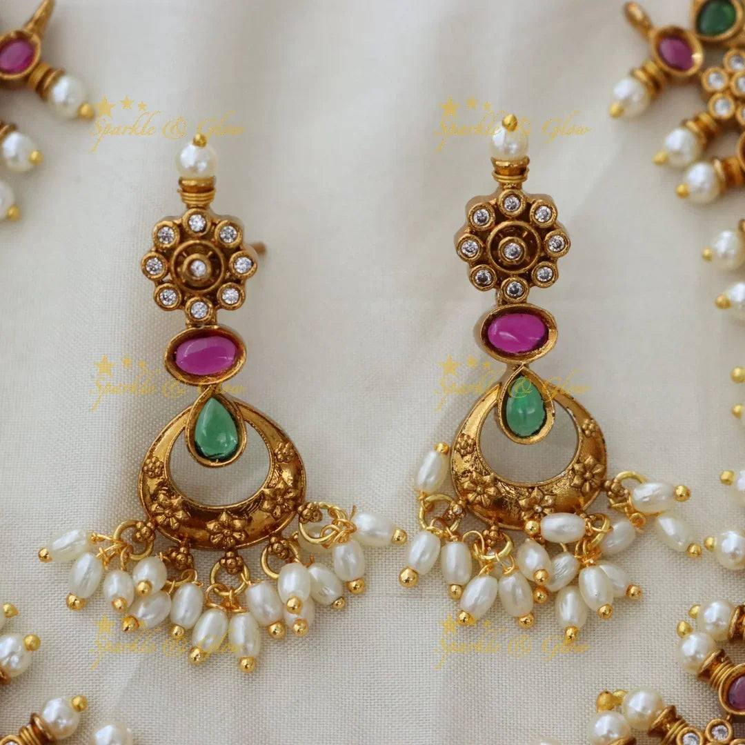 Exquisite Short Gold Necklace for Festive Elegance