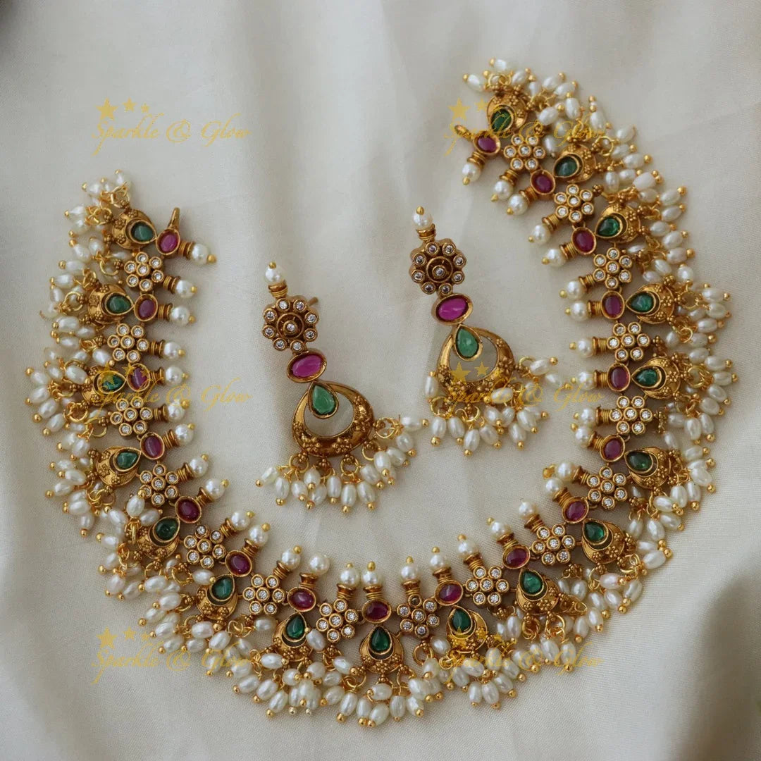 Exquisite Short Gold Necklace for Festive Elegance