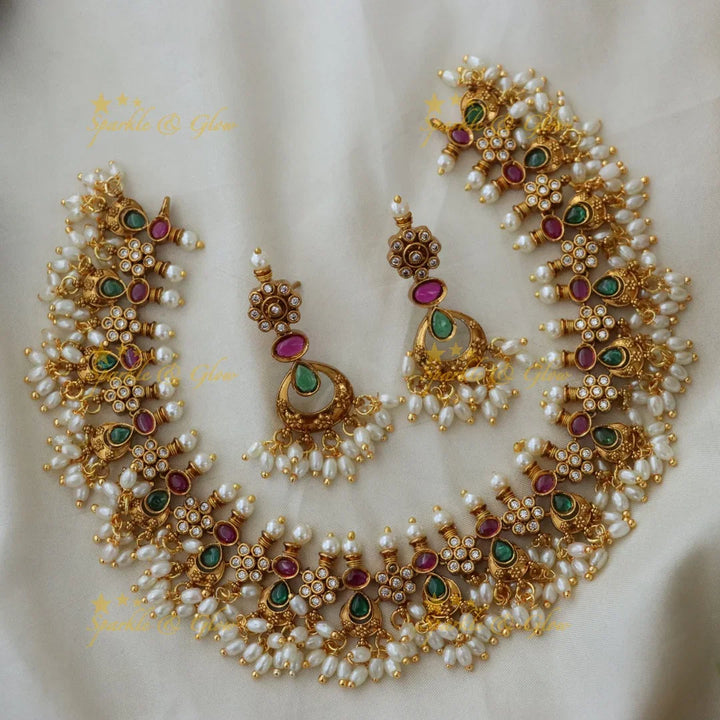 Exquisite Short Gold Necklace for Festive Elegance