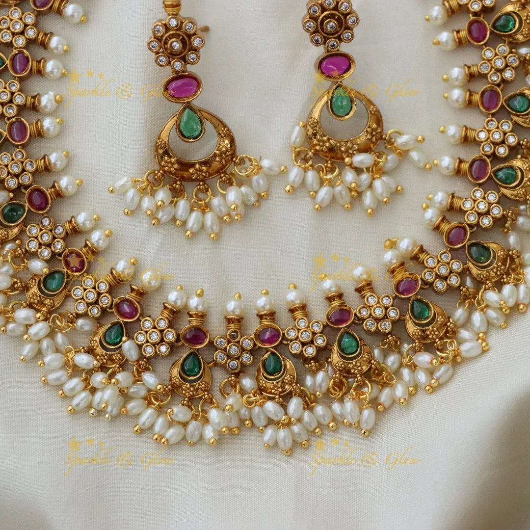 Exquisite Short Gold Necklace for Festive Elegance