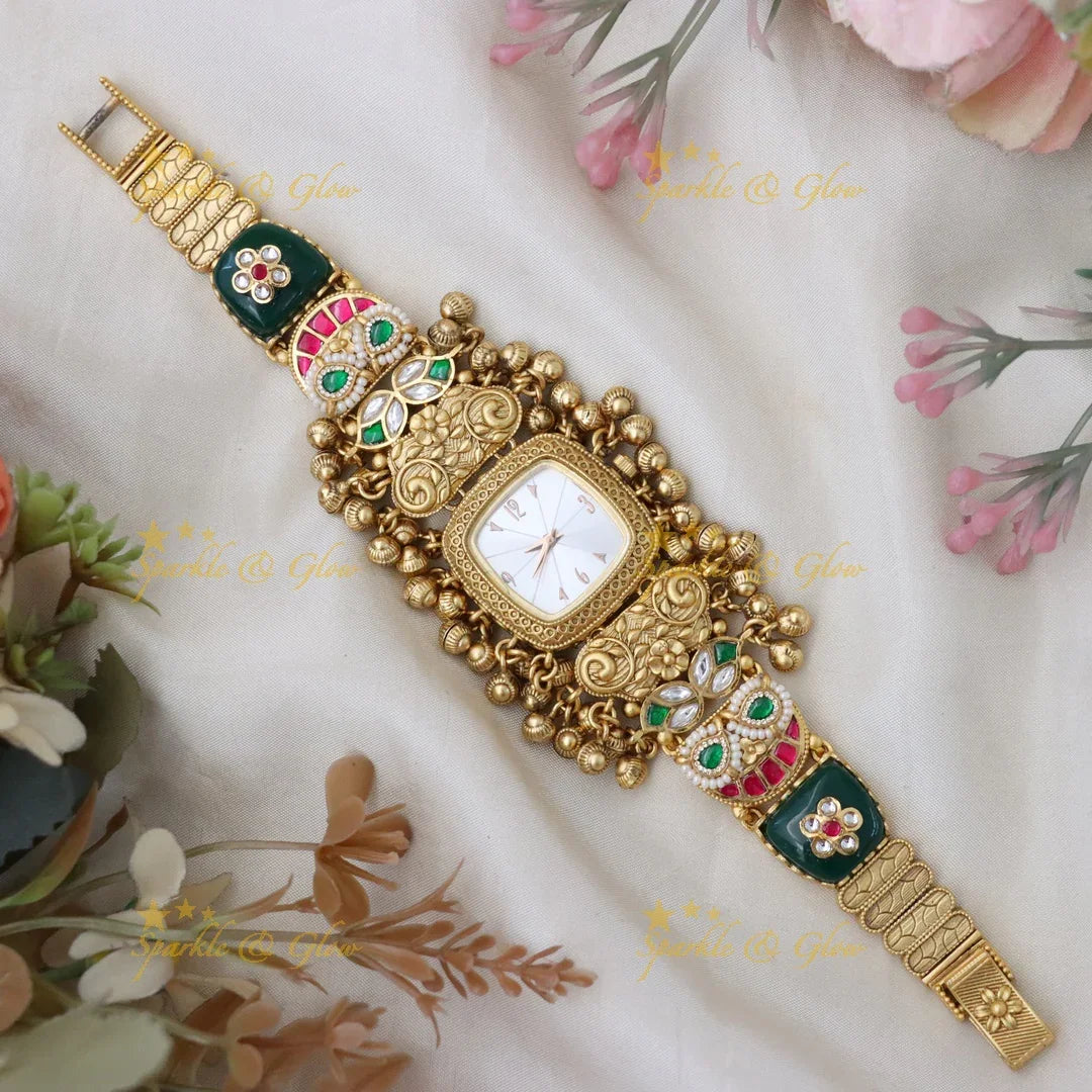 Elegant Antique Gold Watch for Festive Glamour