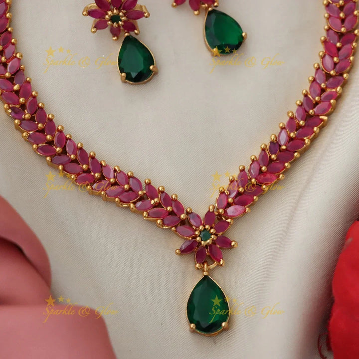 Exquisite Gold-Alike Short Necklace for Festive Elegance