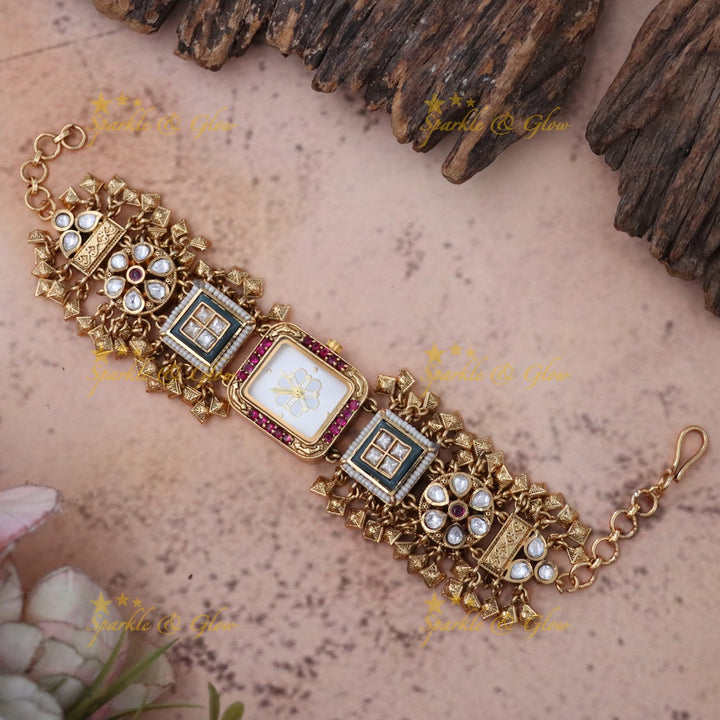 Elegant Gold Heritage Bracelet Watch