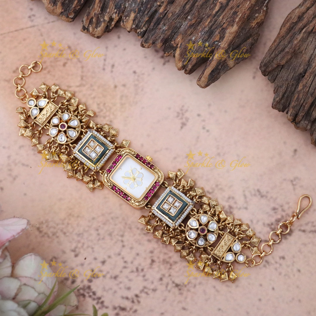 Elegant Gold Heritage Bracelet Watch
