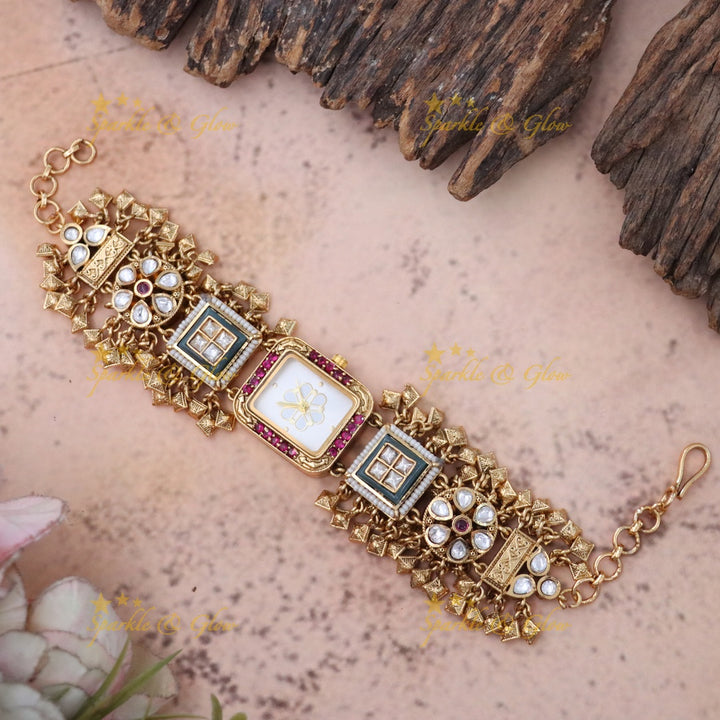 Elegant Gold Heritage Bracelet Watch