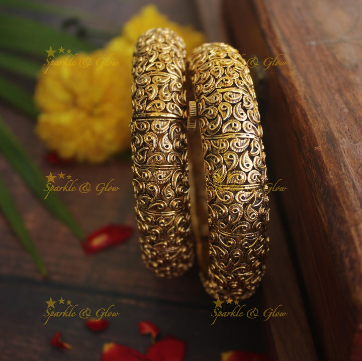 Gold alike antique kada type screw bangles